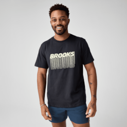 Camiseta Brooks Graphic Masculina